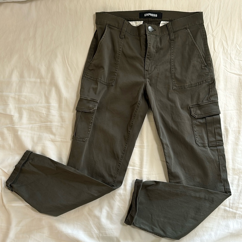 NWOT Cropped Cargo Pocket Stretch Pant